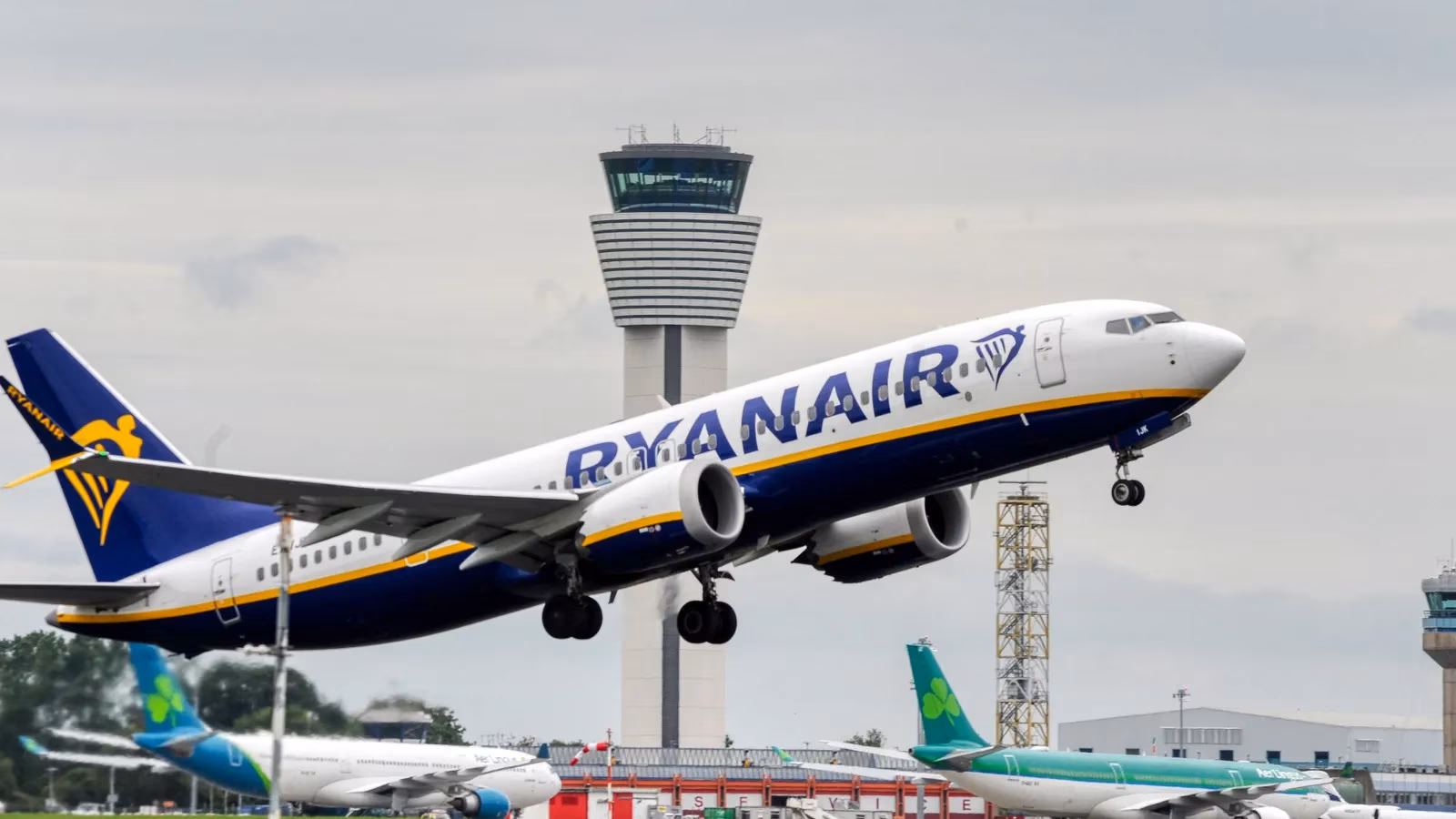 spanish-ministry-fines-five-budget-airlines-180m-for-abusive-fee-practices-image-0